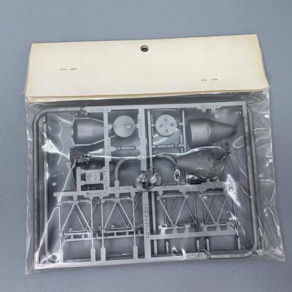 Walthers Cornerstone Series 933-3113 Dust Collector Model - Picture 2 of 2